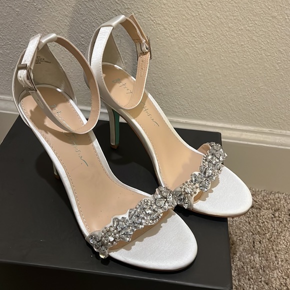 Blue by Betsey Johnson White Heels with Silver Accents - Picture 2 of 9